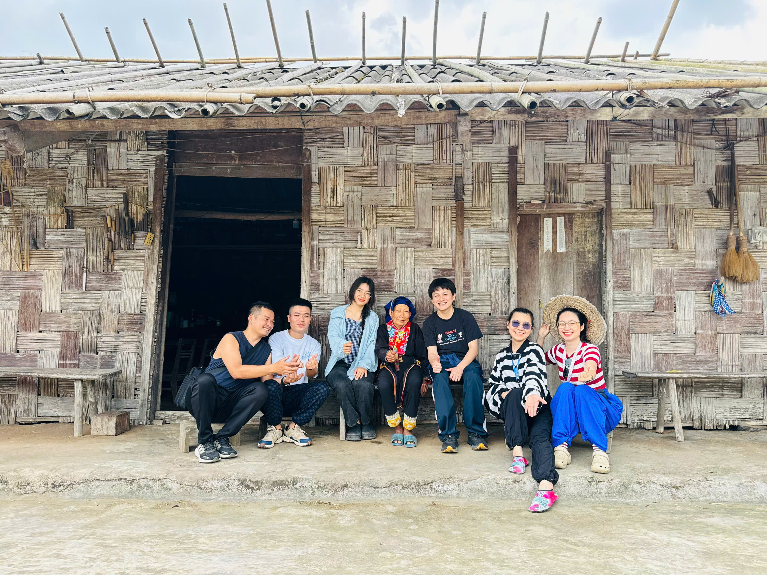Một ngày ở Am Váp